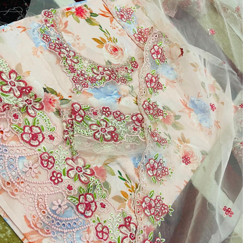 BAROUQE Lawn Embroidered Patches Suit –